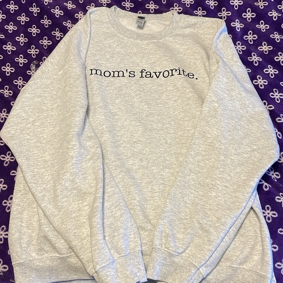 “Mom’s Favorite” crewneck, size XL, brand new! - Picture 2 of 3